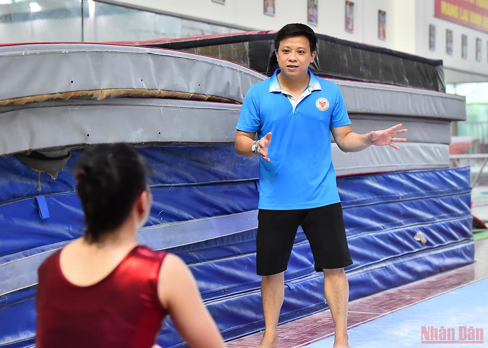 Sau lần đầu thực hiện bài thi chưa được ưng ý, Ban huấn luyện sẽ có những góp ý ngay với vận động viên để có thể thực hiện tốt hơn ở lần tiếp theo. Thể dục dụng cụ bứt tốc hướng tới SEA Games 31 -0