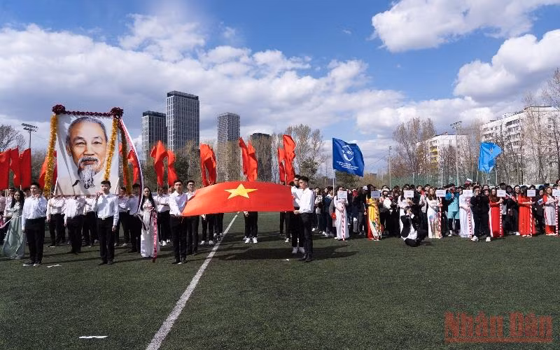 Lễ khai mạc được tổ chức công phu. (Ảnh: THANH THỂ)