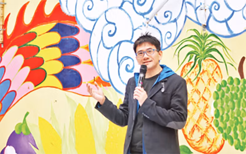 Anh Lê Quang Bình trong sự kiện khánh thành sân chơi tại tổ 16, phường Phúc Tân (quận Hoàn Kiếm, Hà Nội).