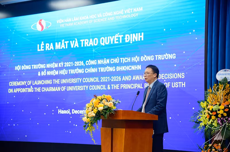 Giáo sư, Viện sĩ Châu Văn Minh, Chủ tịch Viện Hàn lâm Khoa học và Công nghệ Việt Nam.