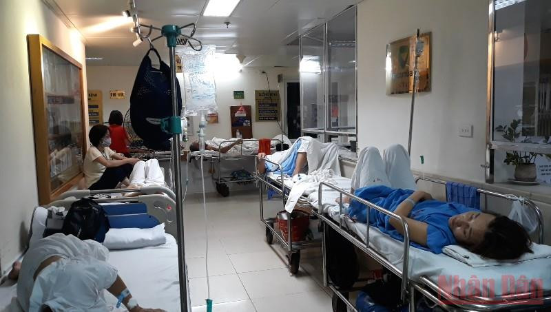 Các chuyên gia cho rằng: Cần tháo gỡ những khó khăn, nút nghẽn trong cung ứng y tế hiện nay. Thiếu thuốc, trang thiết bị y tế: Bác sĩ cũng gặp khó -0