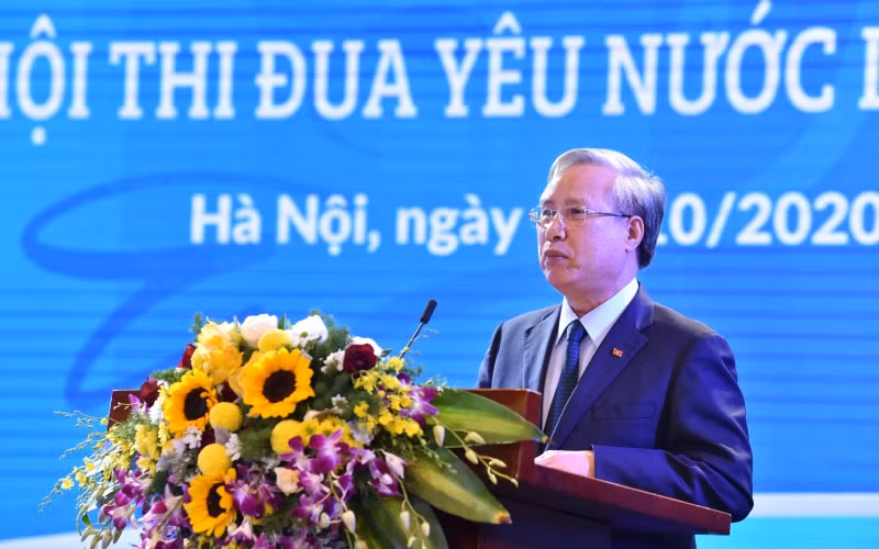 Đồng chí Trần Quốc Vượng, Thường trực Ban Bí thư phát biểu ý kiến tại buổi lễ.