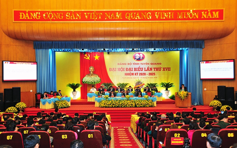 Toàn cảnh phiên bế mạc đại hội. Đại hội Đảng bộ tỉnh Tuyên Quang thành công tốt đẹp -0