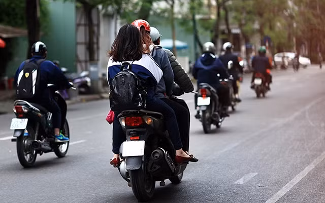 Tình trạng học sinh vi phạm trật tự an toàn giao thông diễn ra phổ biến.