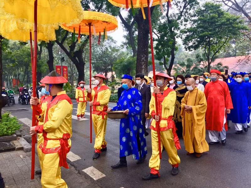 Dựng cây nêu đón Tết ở Hoàng thành Thăng Long -0