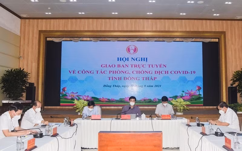 Bí thư Tỉnh ủy Đồng Tháp Lê Quốc Phong phát biểu tại hội nghị giao ban tối 21/8.