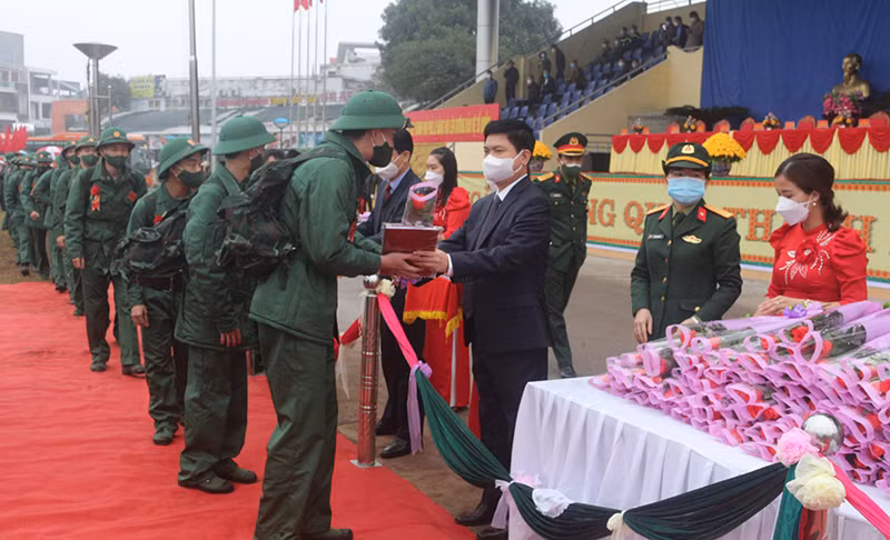 1.233 công dân Hà Nam lên đường nhập ngũ -0