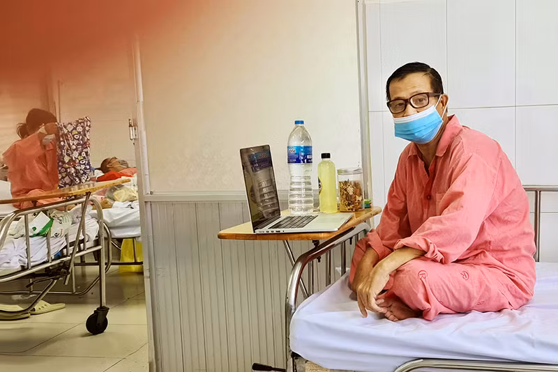 Lữ Đắc Long trên giường bệnh.