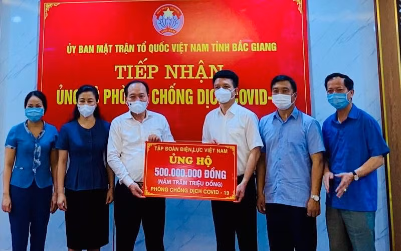 EVN ủng hộ 1,5 tỷ đồng cho ba địa phương chống dịch Covid-19