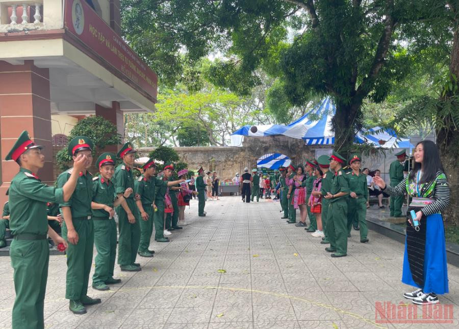 Ném pa pao, một nét văn hoá truyền thống của đồng bào dân tộc H’Mông. Sơn La tổ chức trải nghiệm văn hoá đồng bào dân tộc H’Mông -0