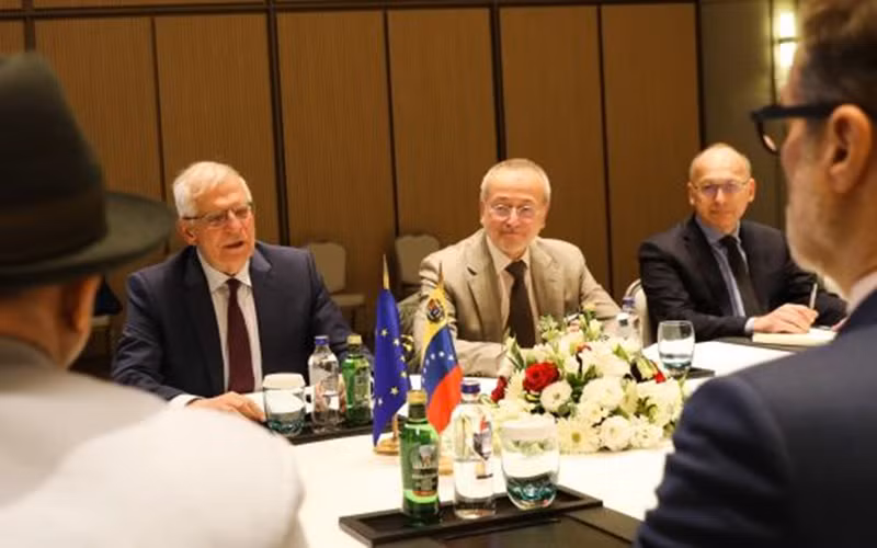 Các nhà ngoại giao Venezuela gặp gỡ Đại diện cấp cao EU tại Thổ Nhĩ Kỳ. (Nguồn: TeleSUR/TTXVN)