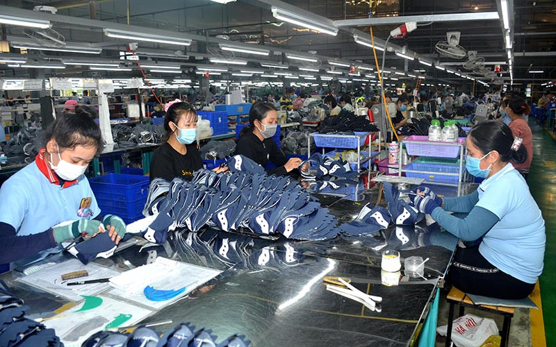 Công nhân làm việc tại Công ty Right Rich luôn tuân thủ các quy định phòng, chống dịch Covid-19. Phát hiện hơn 120 công nhân một công ty sản xuất giày tại Bình Thuận nhiễm Covid-19 -0