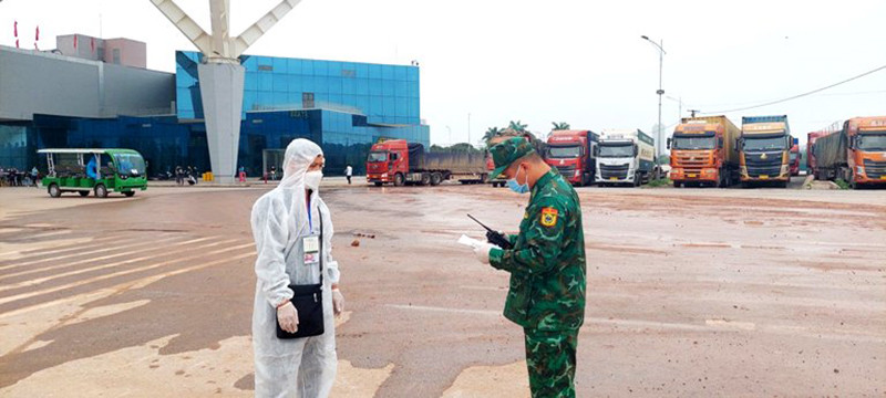 Lực lượng Bộ đội Biên phòng Quảng Ninh kiểm soát người nhập cảnh qua cửa khẩu cầu Bắc Luân II. Chính thức thông quan trở lại cửa khẩu cầu Bắc Luân II -0