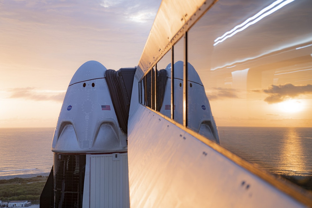 Nhiệm vụ Inspiration4 sẽ được tàu vũ trụ Crew Dragon của SpaceX thực hiện. Ảnh: SpaceX. Tỷ phú Mỹ mua cả chuyến bay bốn chỗ vòng quanh vũ trụ của SpaceX -0