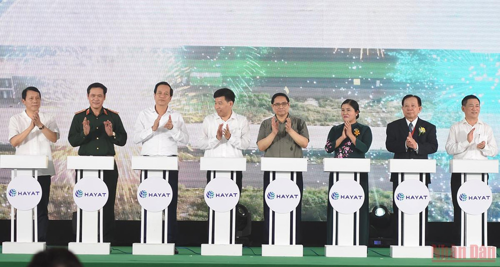Thủ tướng Phạm Minh Chính thực hiện nghi lễ khánh thành Nhà máy Hayat Kimya của Công ty TNHH Hayat Việt Nam. Thủ tướng Phạm Minh Chính thăm, làm việc tại Bình Phước -0