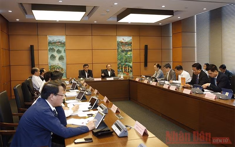 Thủ tướng: Không chủ quan với Covid-19, hạn chế làm thủy điện nhỏ -0