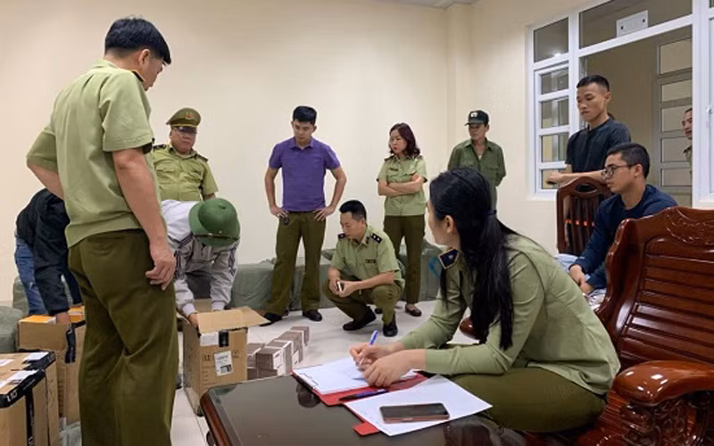 Thu giữ hơn 12 nghìn chiếc thuốc lá điện tử nhập lậu