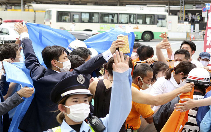 Một góc hiện trường nơi ông Abe bị bắn. (Ảnh: Kyodo/Reuters)