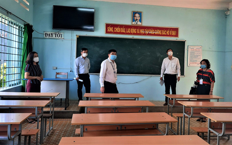 Lãnh đạo Sở Giáo dục và Đào tạo tỉnh Đắk Lắk kiểm tra một điểm thi tốt nghiệp Trung học phổ thông năm 2021 trên địa bàn thành phố Buôn Ma Thuột. Các địa phương chuẩn bị chu đáo kỳ thi tốt nghiệp THPT năm 2021 -0