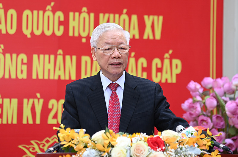 Tổng Bí thư Nguyễn Phú Trọng trả lời phỏng vấn báo chí tại khu vực bỏ phiếu số 4, phường Nguyễn Du, quận Hai Bà Trưng, TP Hà Nội. (Ảnh: ĐĂNG KHOA)