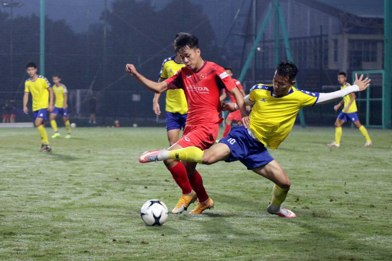 DNH Nam Định chơi nỗ lực nhưng không thể xuyên thủng hàng phòng ngự ĐT U22 Việt Nam. U22 Việt Nam đấu tập áp đảo U21 DNH Nam Định -0