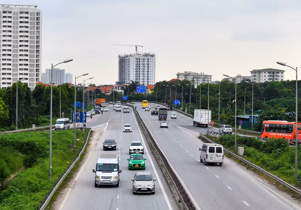 Giao thông thông thoáng khi người dân trở về Hà Nội -0