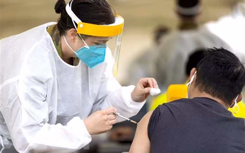 Một điểm tiêm vaccine ngừa Covid-19 tại Dubbo, Australia. (Ảnh: AFP/TTXVN)