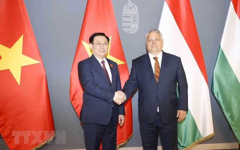 Chủ tịch Quốc hội Vương Đình Huệ và Thủ tướng Hungary Viktor Orban. (Ảnh: Doãn Tấn/TTXVN)