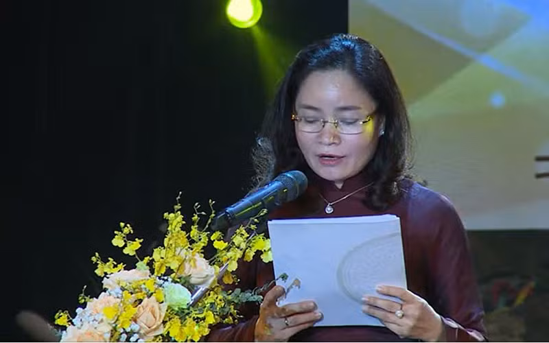 Thứ trưởng Văn hóa, Thể thao và Du lịch Trịnh Thị Thủy phát biểu tại Lễ khai mạc Liên hoan.