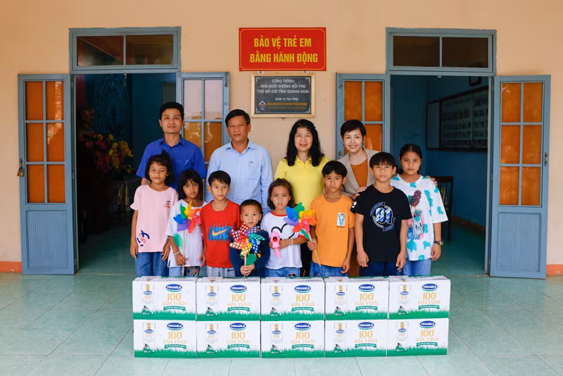 Vinamilk khởi động hành trình năm thứ 15 của Quỹ sữa Vươn cao Việt Nam với 1,9 triệu ly sữa trao tặng trẻ em khó khăn -0