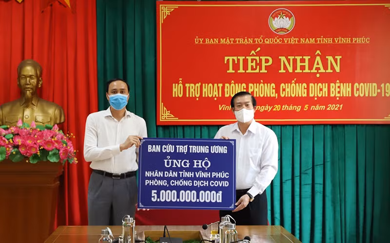Trao 10 tỷ đồng hỗ trợ Bắc Giang và Vĩnh Phúc chống dịch Covid-19 -0