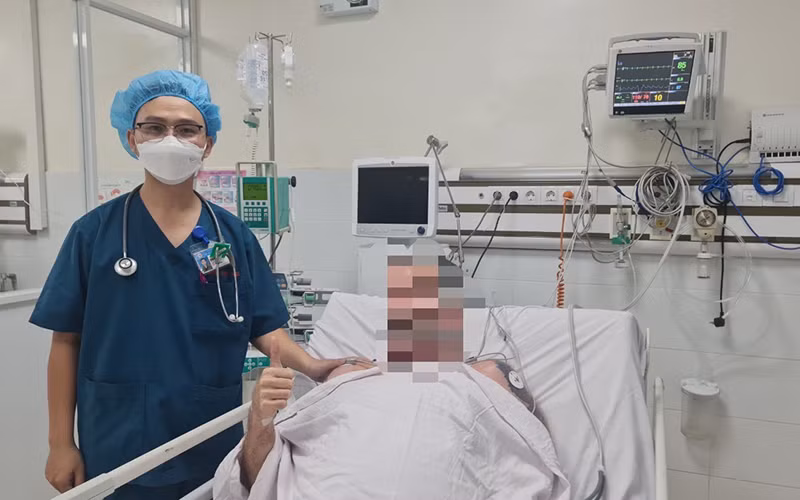 Bệnh nhân phi công nước ngoài đang dần hồi phục.