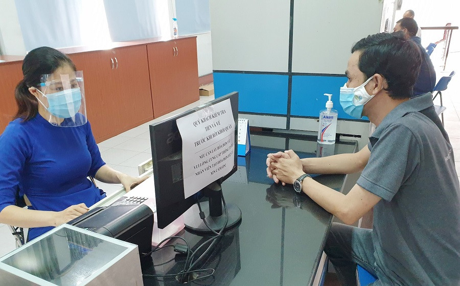 Bán vé tàu Tết tại Ga Sài Gòn. (Ảnh: Tổng Công ty Đường sắt Việt Nam cung cấp)