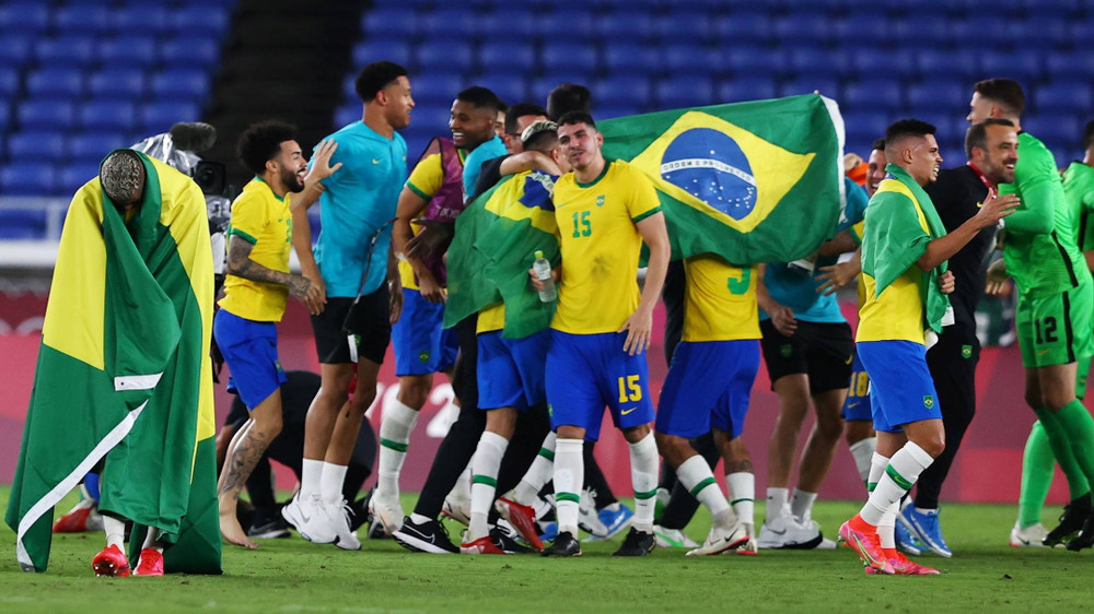 Niềm vui của các cầu thủ Brazil. (Ảnh: Reuters) Thắng kịch tính Tây Ban Nha, Brazil giành HCV bóng đá nam Olympic Tokyo 2020 -0