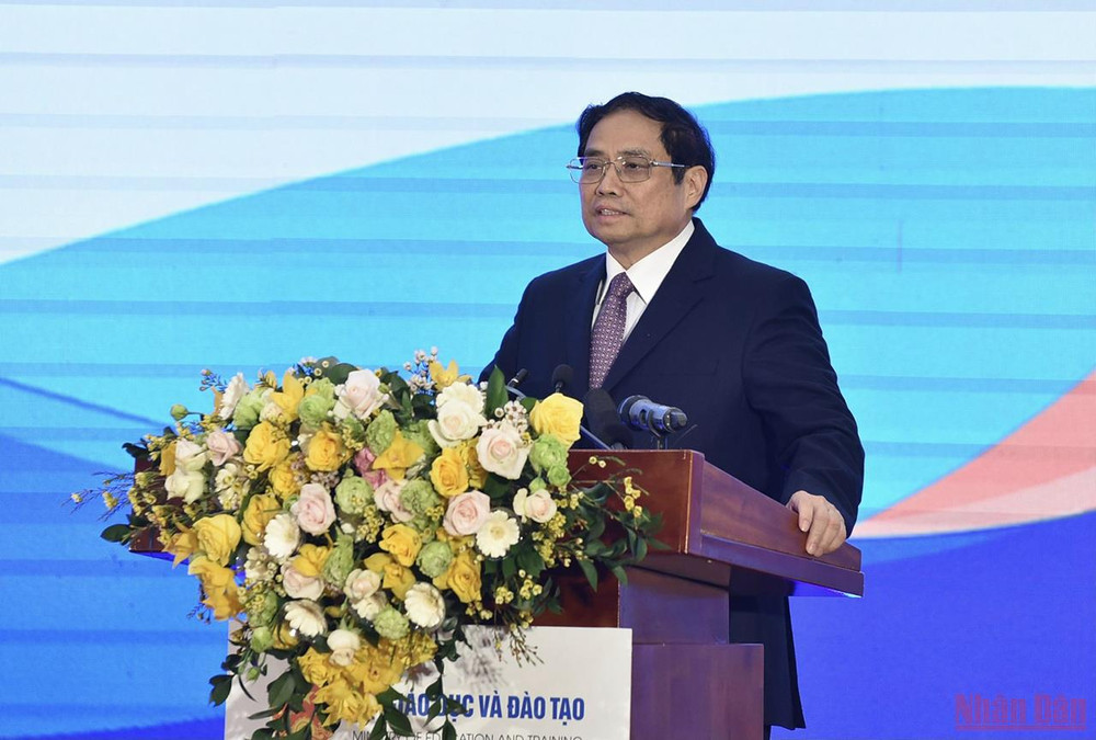 Thủ tướng Phạm Minh Chính phát biểu tại Lễ công bố Chương trình sức khỏe học đường giai đoạn 2021-2025. Ảnh: TRẦN HẢI Thay đổi mạnh mẽ việc bảo vệ, chăm sóc, nâng cao sức khỏe học đường -0
