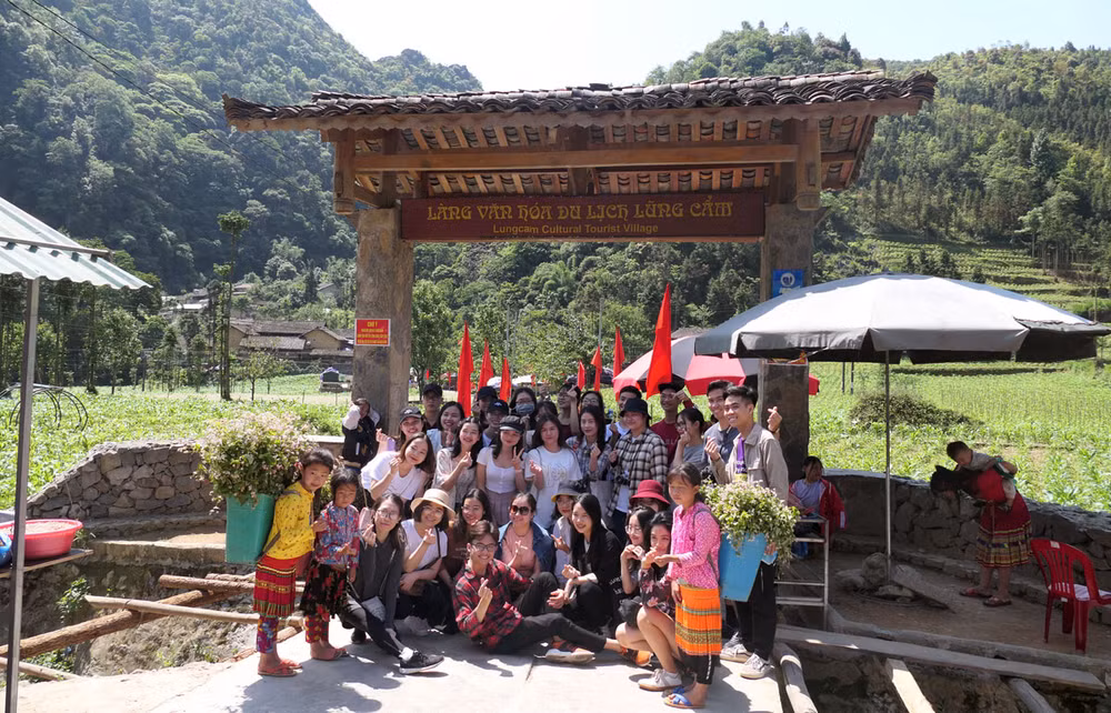 Lượng khách đến Hà Giang tăng mạnh sau khi mở cửa du lịch -0