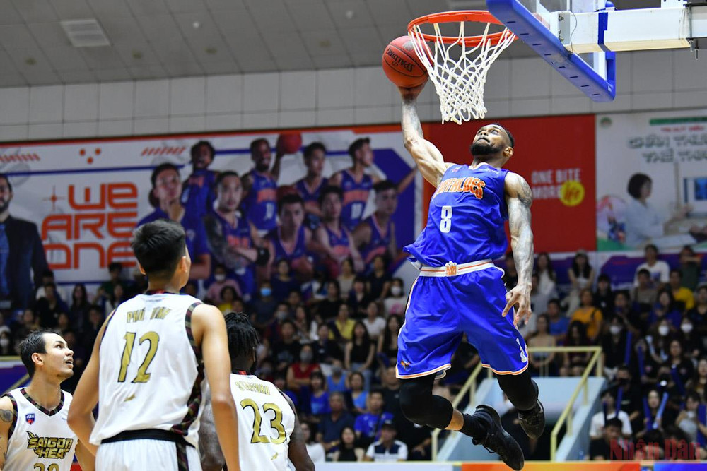 Sự trở lại của Henry giúp Hanoi Buffaloes giành lại thế trận. VBA 2022 và cái