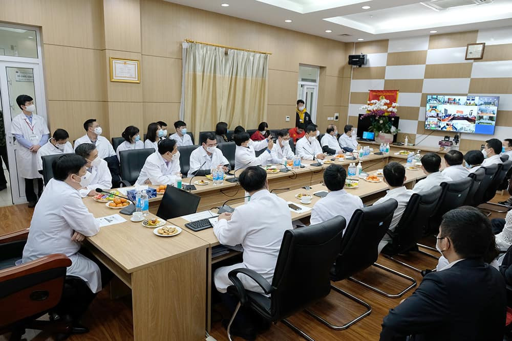 Bộ trưởng Y tế đón giao thừa trực tuyến với các cơ sở điều trị bệnh nhân Covid-19 ảnh 1 Bộ trưởng Y tế đón giao thừa trực tuyến với các cơ sở điều trị bệnh nhân Covid-19 -0