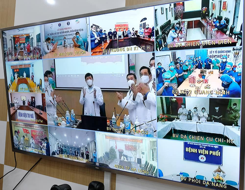 Bộ trưởng Y tế đón giao thừa trực tuyến với các cơ sở điều trị bệnh nhân Covid-19 ảnh 2 Bộ trưởng Y tế đón giao thừa trực tuyến với các cơ sở điều trị bệnh nhân Covid-19 -0