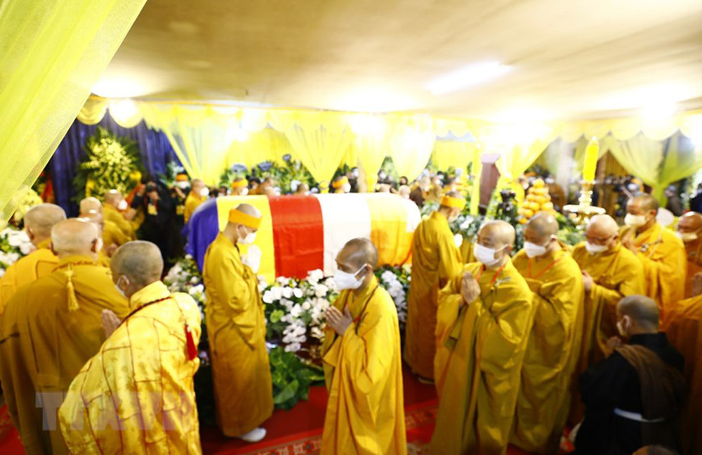 Kim quan Đại lão Hòa thượng Thích Phổ Tuệ tại Tổ đình Viên Minh. (Ảnh: Minh Đức/TTXVN) Lễ truy điệu Đại lão Hòa thượng Thích Phổ Tuệ -0