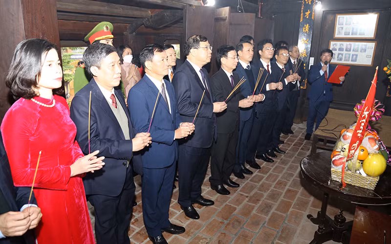 Dâng hương tưởng niệm Tổng Bí thư Trường Chinh -0