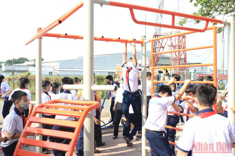 Sân thể thao cộng đồng “SCG Outdoor Gym” tạo sân chơi đa năng cho trẻ em. Khánh thành công trình thanh niên nâng cao sức khỏe cộng đồng tại Bình Dương -0