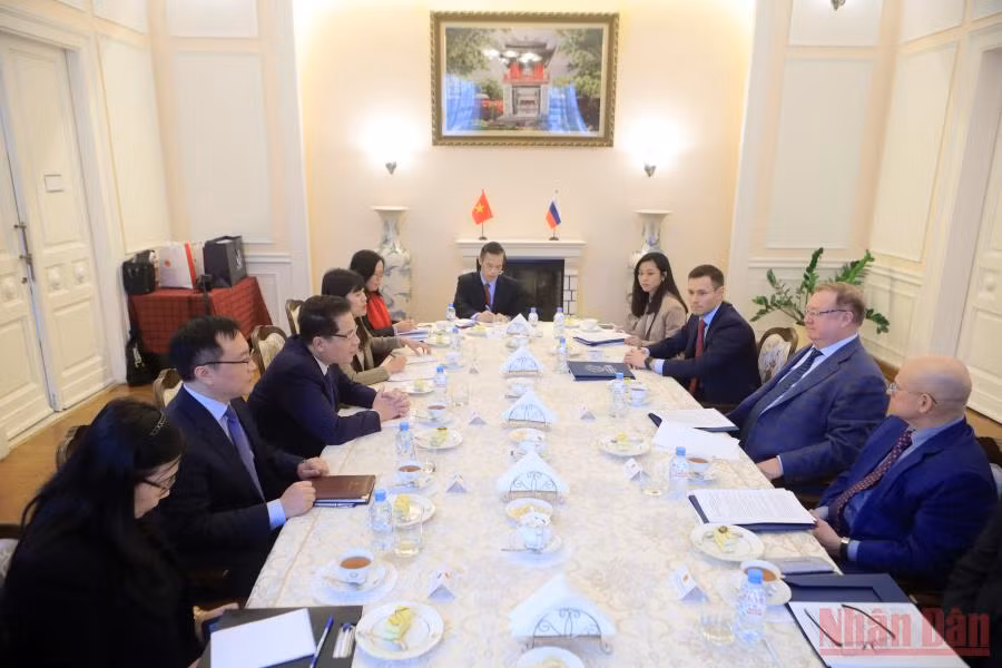 Toàn cảnh buổi làm việc. (Ảnh: QUẾ ANH)