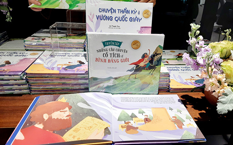 “Mỗi người đều xứng đáng được đi đôi giày phù hợp trên con đường đam mê do chính họ lựa chọn”. Văn học thiếu nhi với thúc đấy bình đẳng giới -0