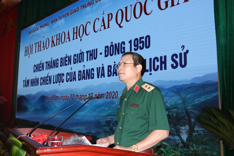 Trung Tướng Nguyễn Tân Cương, Ủy viên T.Ư Đảng, Thứ trưởng Quốc phòng phát biểu khai mạc hội thảo.