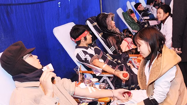 Các ngày hội hiến máu phần nào khắc phục tình trạng khan hiếm máu.