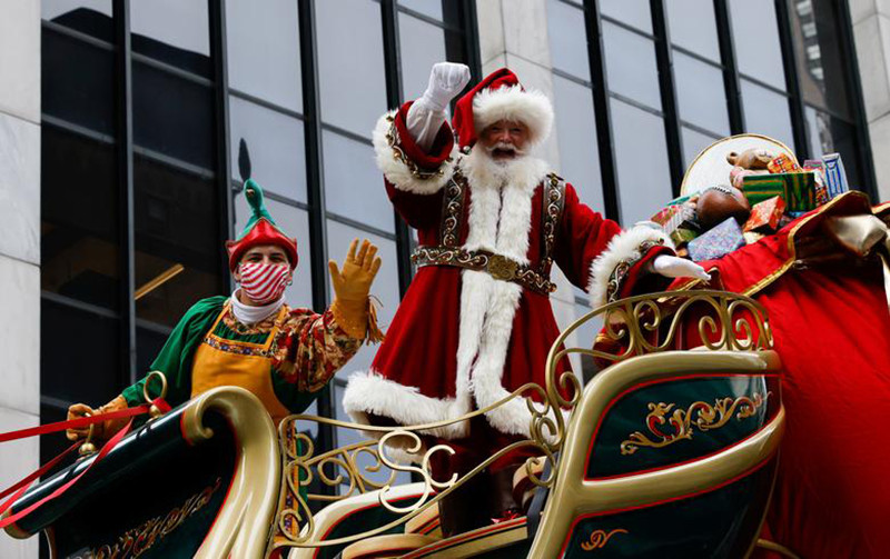 Ông già Noel trong cuộc diễu hành dịp Lễ Tạ ơn do hãng bán lẻ Macy's (Mỹ) tổ chức tại thành phố New York, ngày 25/11. Noel -0
