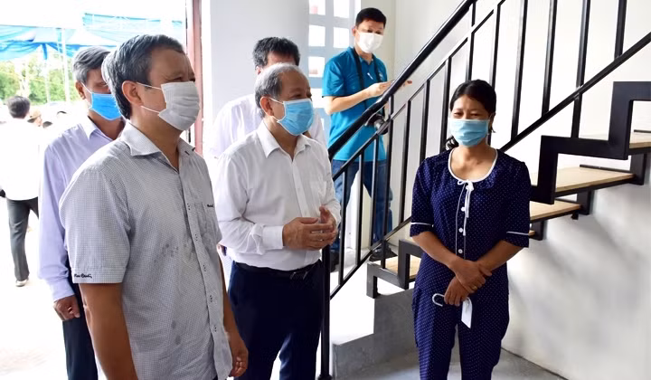 25 hộ nghèo di dân khỏi di tích Kinh thành Huế được nhận nhà mới -0