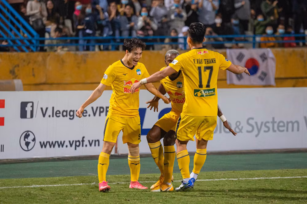 HAGL tiếp tục chiếm ngôi đầu. (Ảnh: HAGL FC)