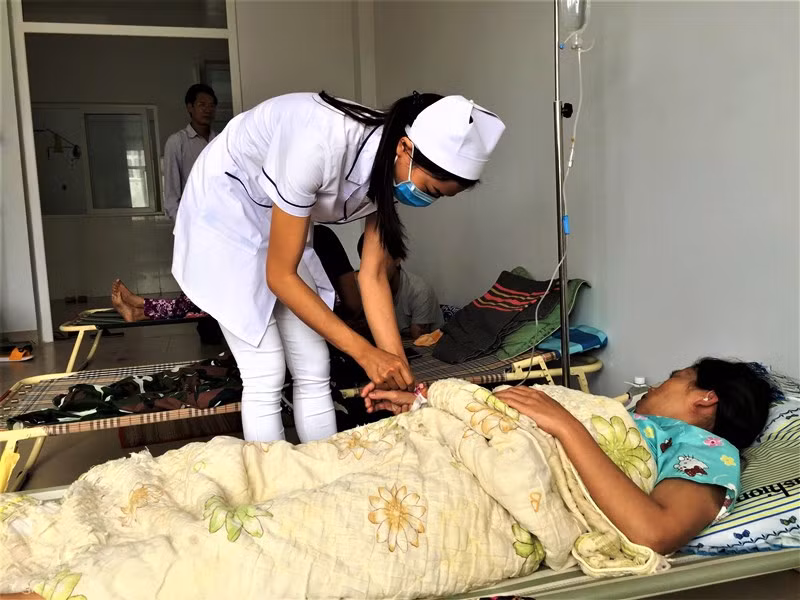 Bệnh nhân sốt xuất huyết điều trị ở Bệnh viện đa khoa vùng Tây Nguyên.